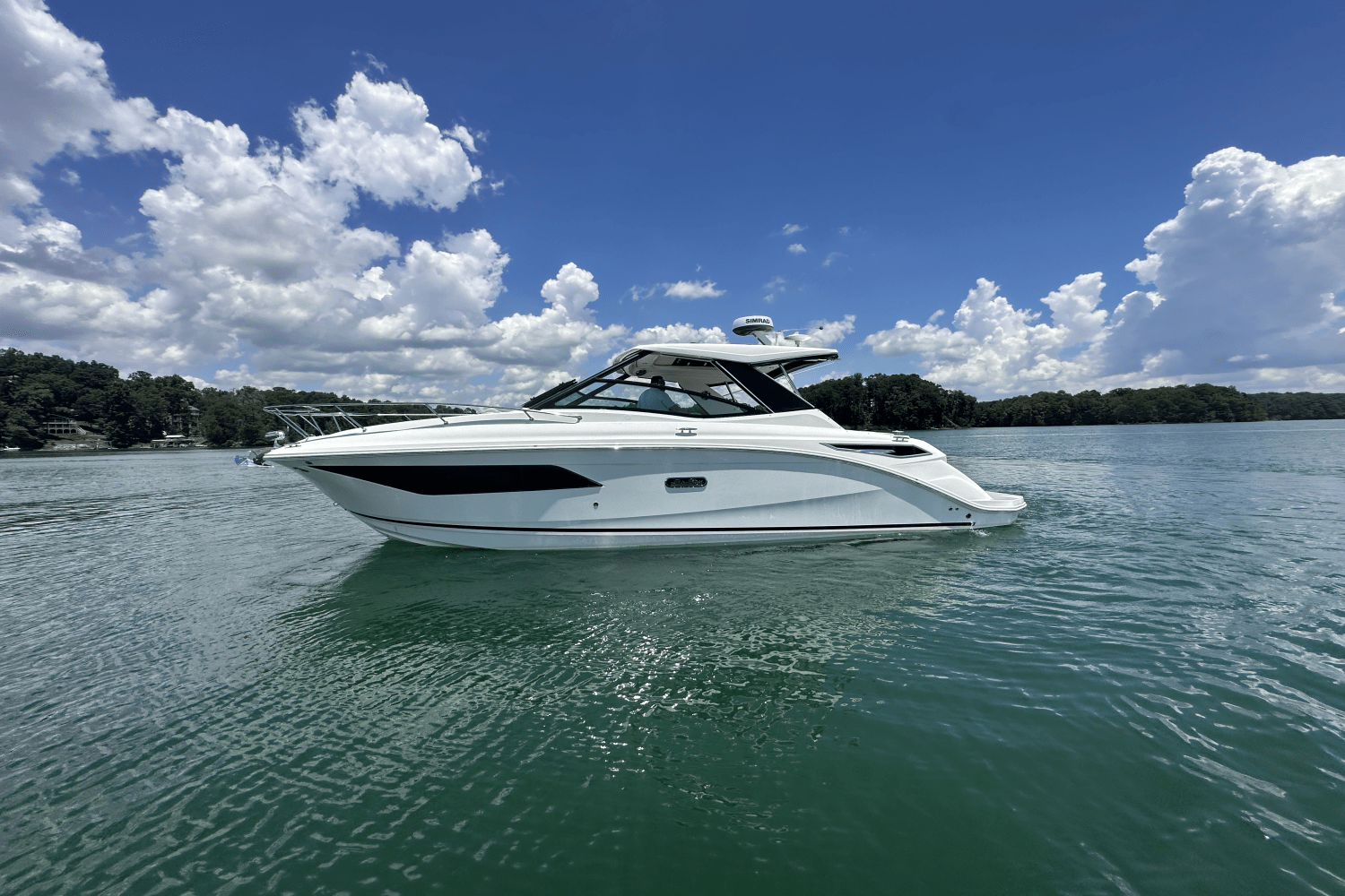Slide: The Image of Sea Ray Sundancer 320 2025 - 0