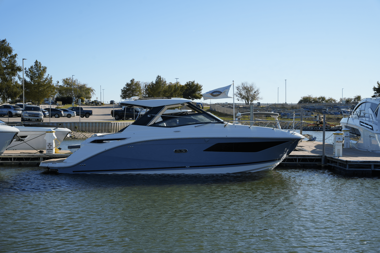Slide: The Image of Sea Ray Sundancer 320 2025 - 0