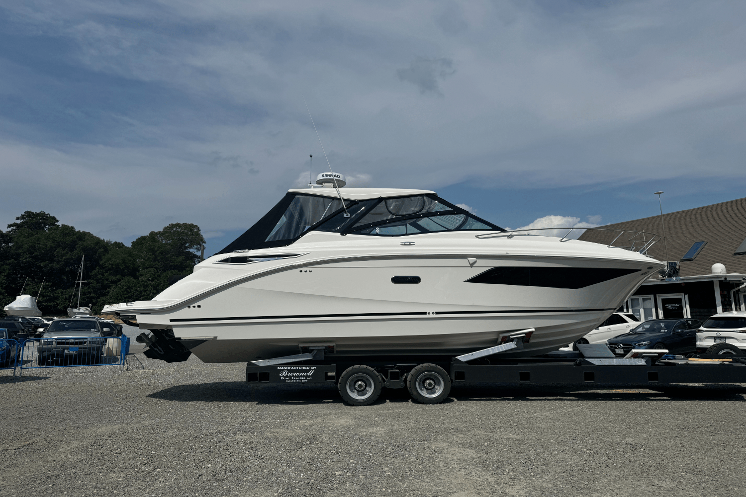 Slide: The Image of Sea Ray Sundancer 320 2025 - 0