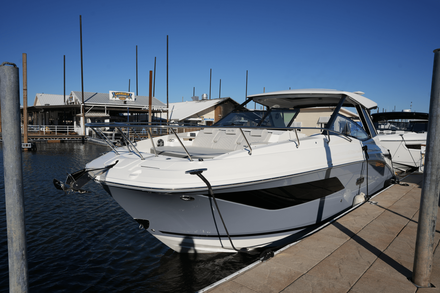 Slide: The Image of Sea Ray Sundancer 320 2025 - 1