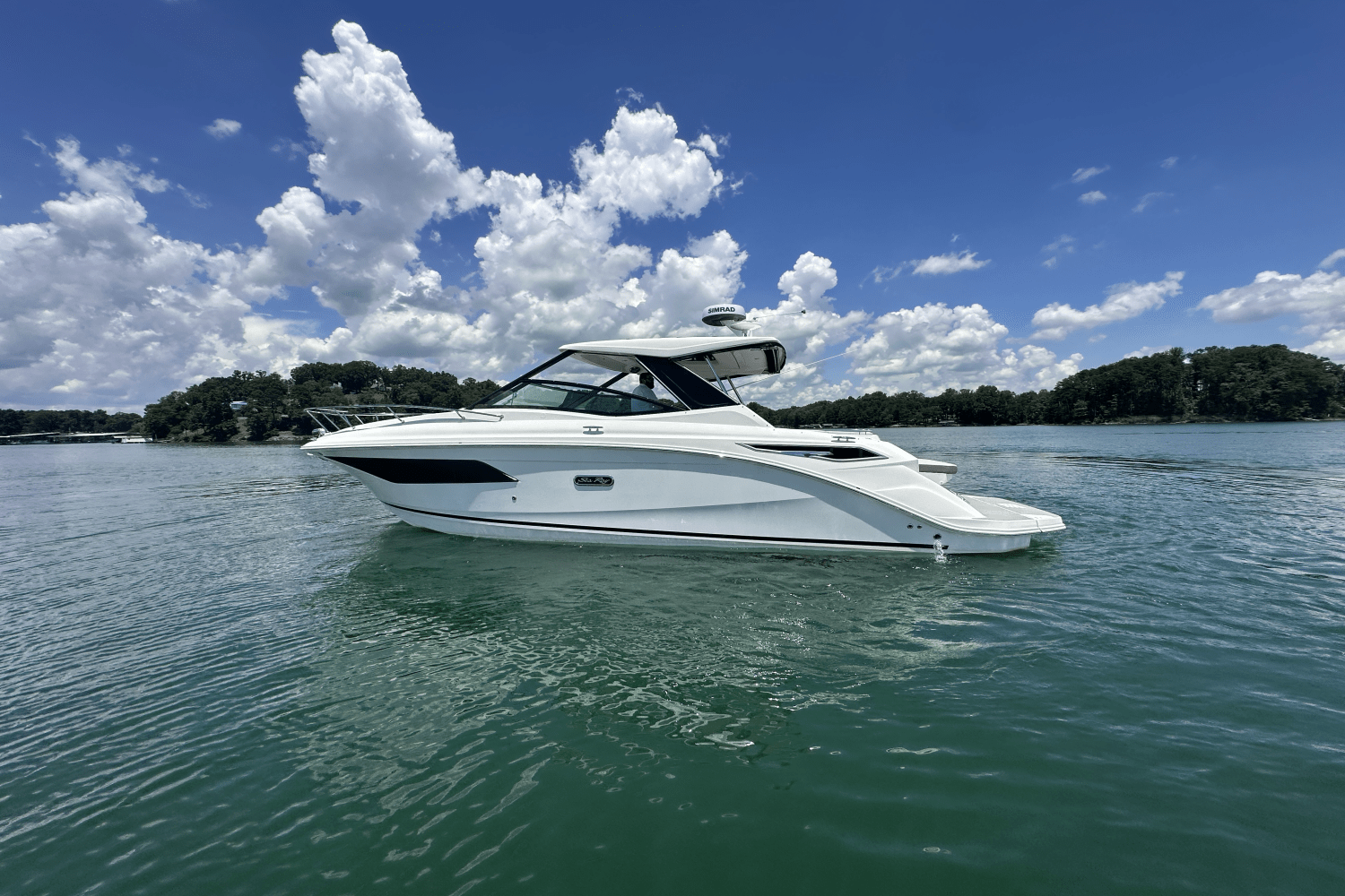 Slide: The Image of Sea Ray Sundancer 320 2025 - 1