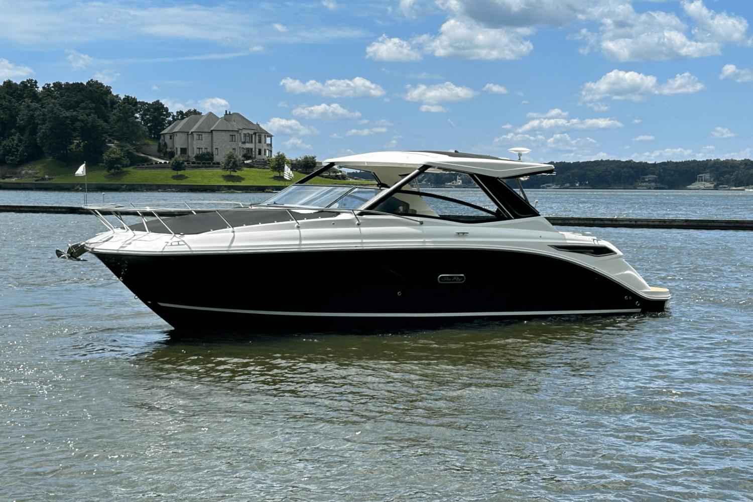 Slide: The Image of Sea Ray Sundancer 320 2025 - 1