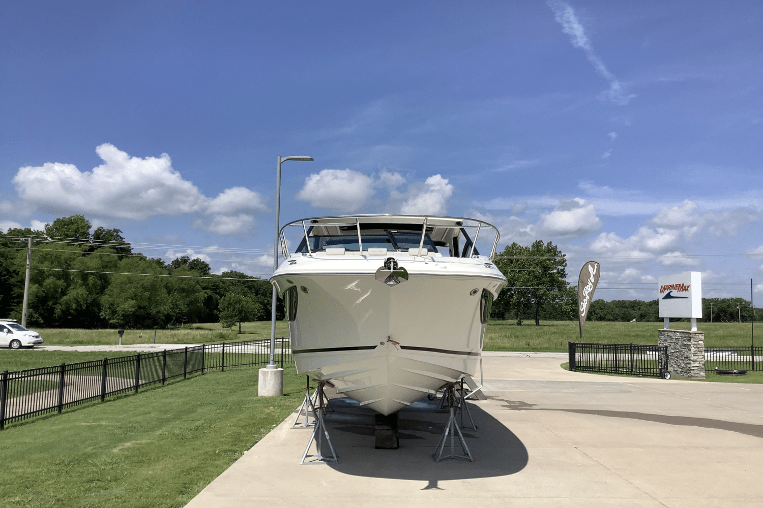 Slide: The Image of Sea Ray Sundancer 320 2025 - 1