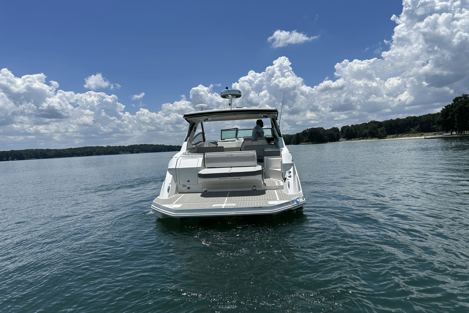 Slide: The Image of Sea Ray Sundancer 320 2025 - 10