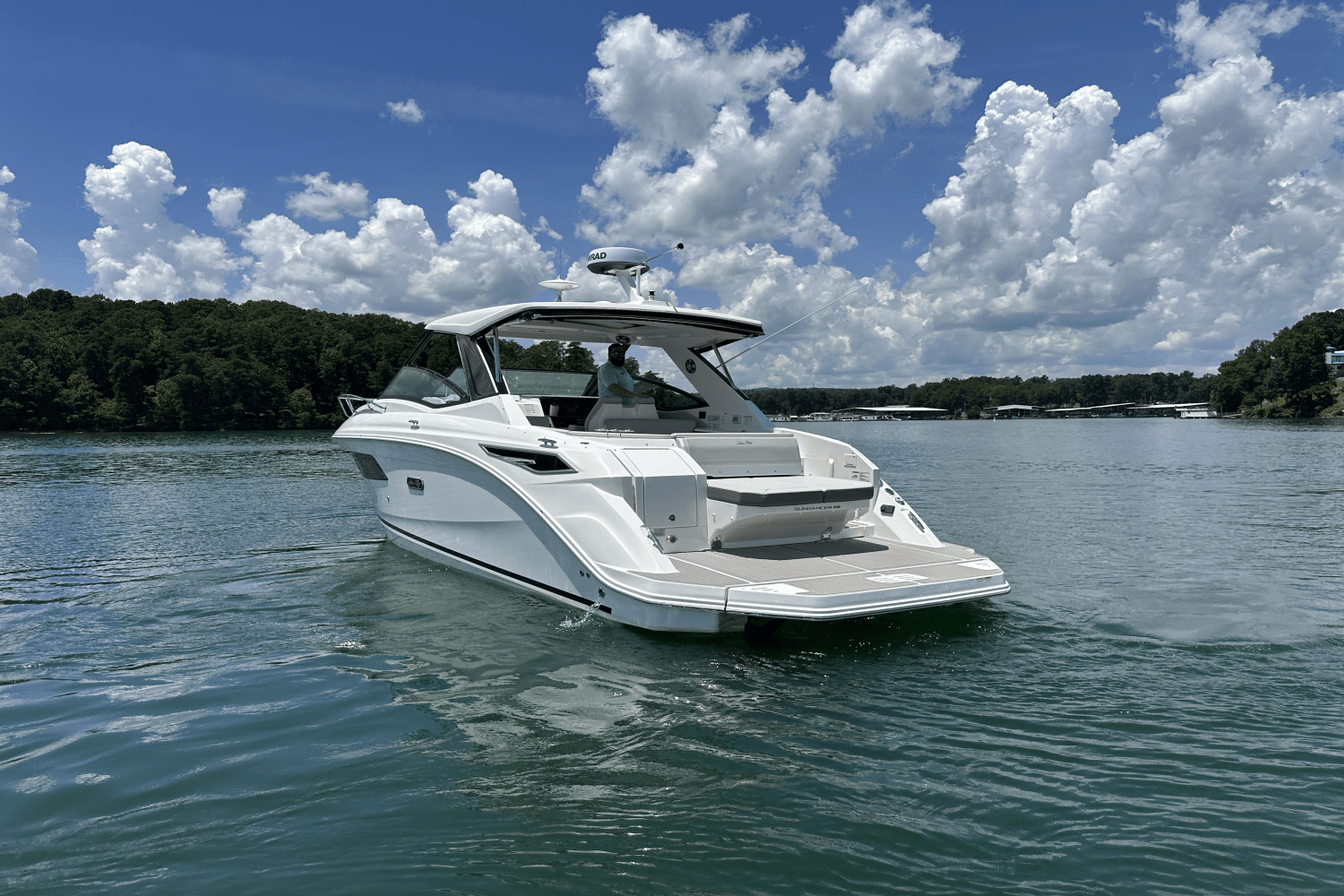 Slide: The Image of Sea Ray Sundancer 320 2025 - 11