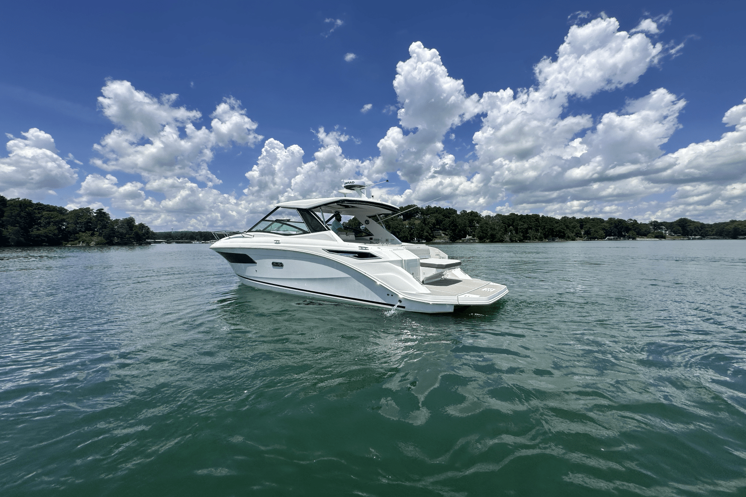 Slide: The Image of Sea Ray Sundancer 320 2025 - 12