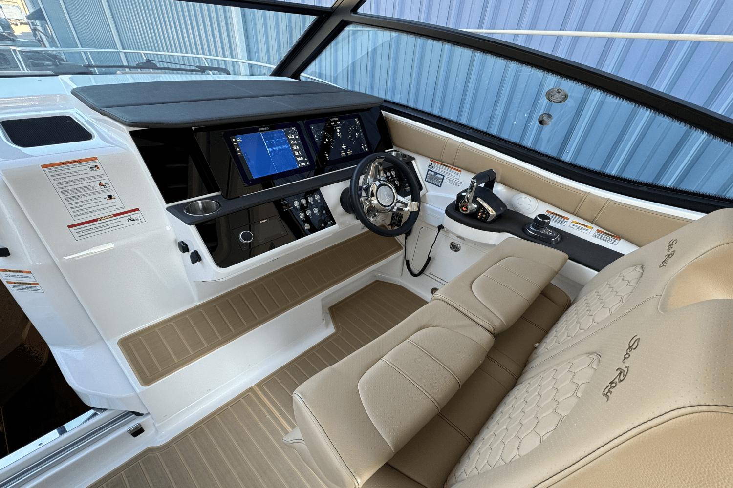 Slide: The Image of Sea Ray Sundancer 320 2025 - 13