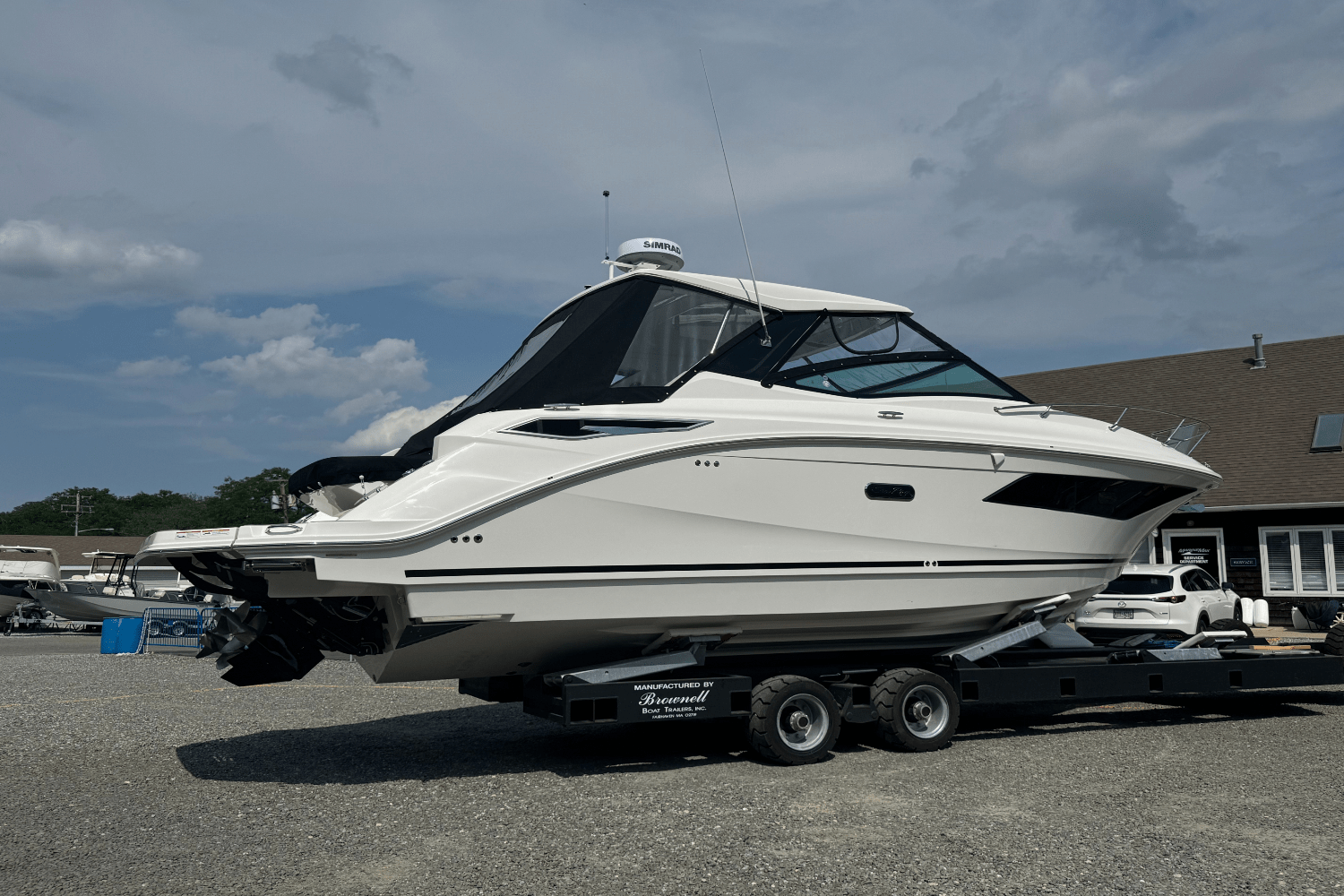 Slide: The Image of Sea Ray Sundancer 320 2025 - 2