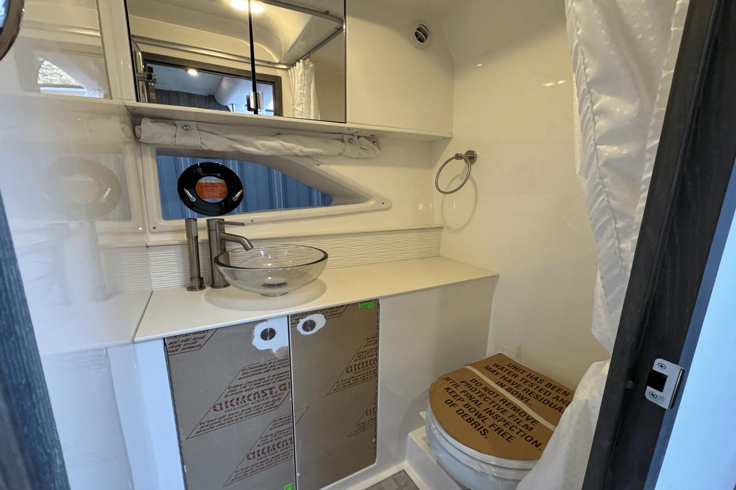 Slide: The Image of Sea Ray Sundancer 320 2025 - 22