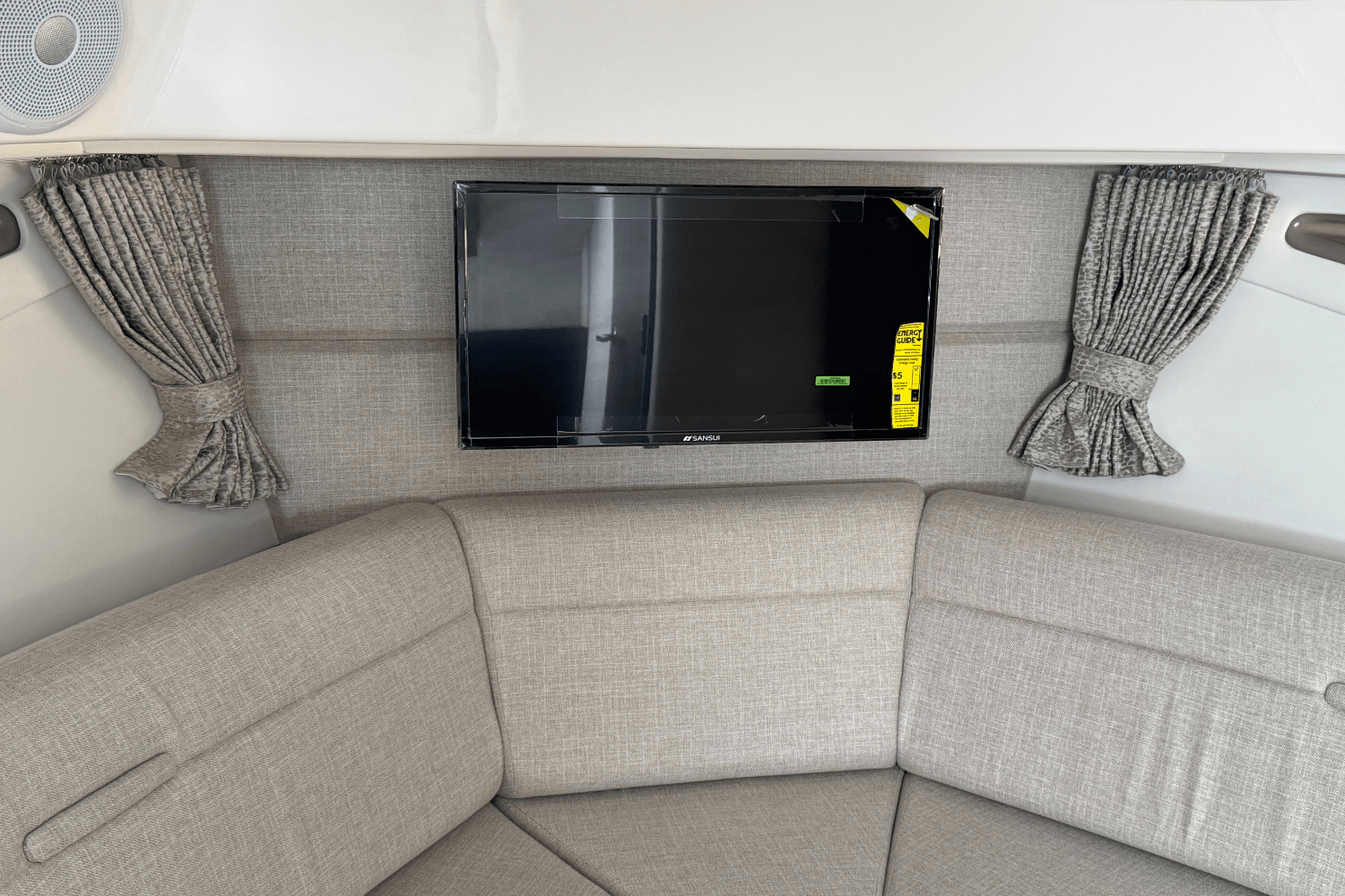 Slide: The Image of Sea Ray Sundancer 320 2025 - 25