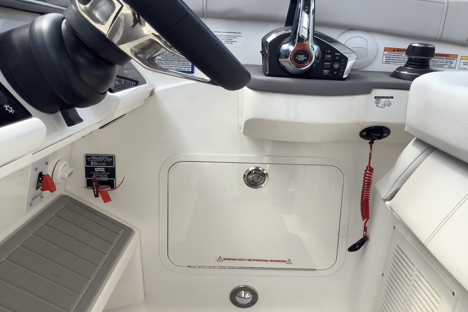 Slide: The Image of Sea Ray Sundancer 320 2025 - 26
