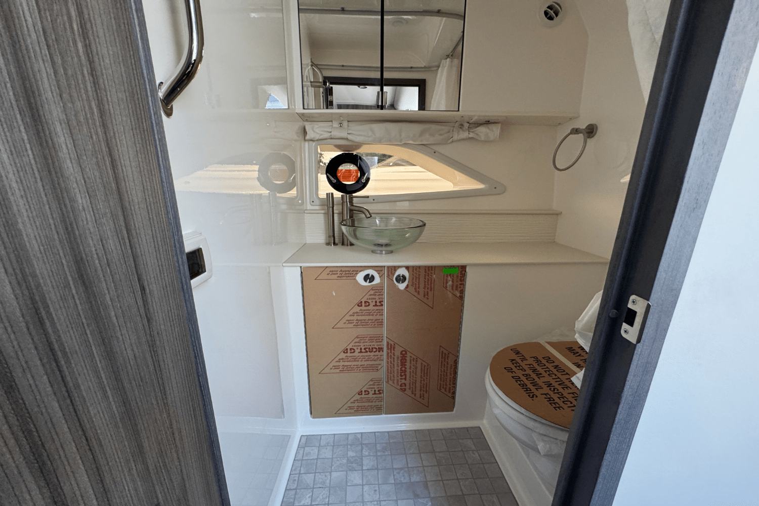 Slide: The Image of Sea Ray Sundancer 320 2025 - 27