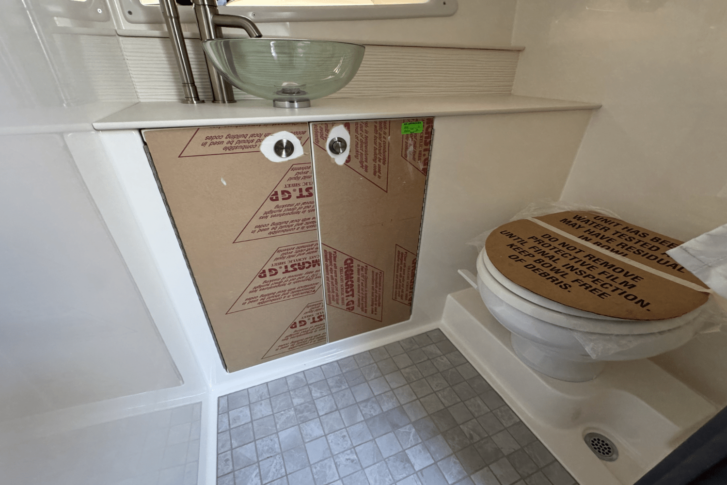 Slide: The Image of Sea Ray Sundancer 320 2025 - 28