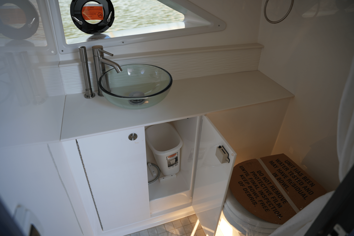 Slide: The Image of Sea Ray Sundancer 320 2025 - 29