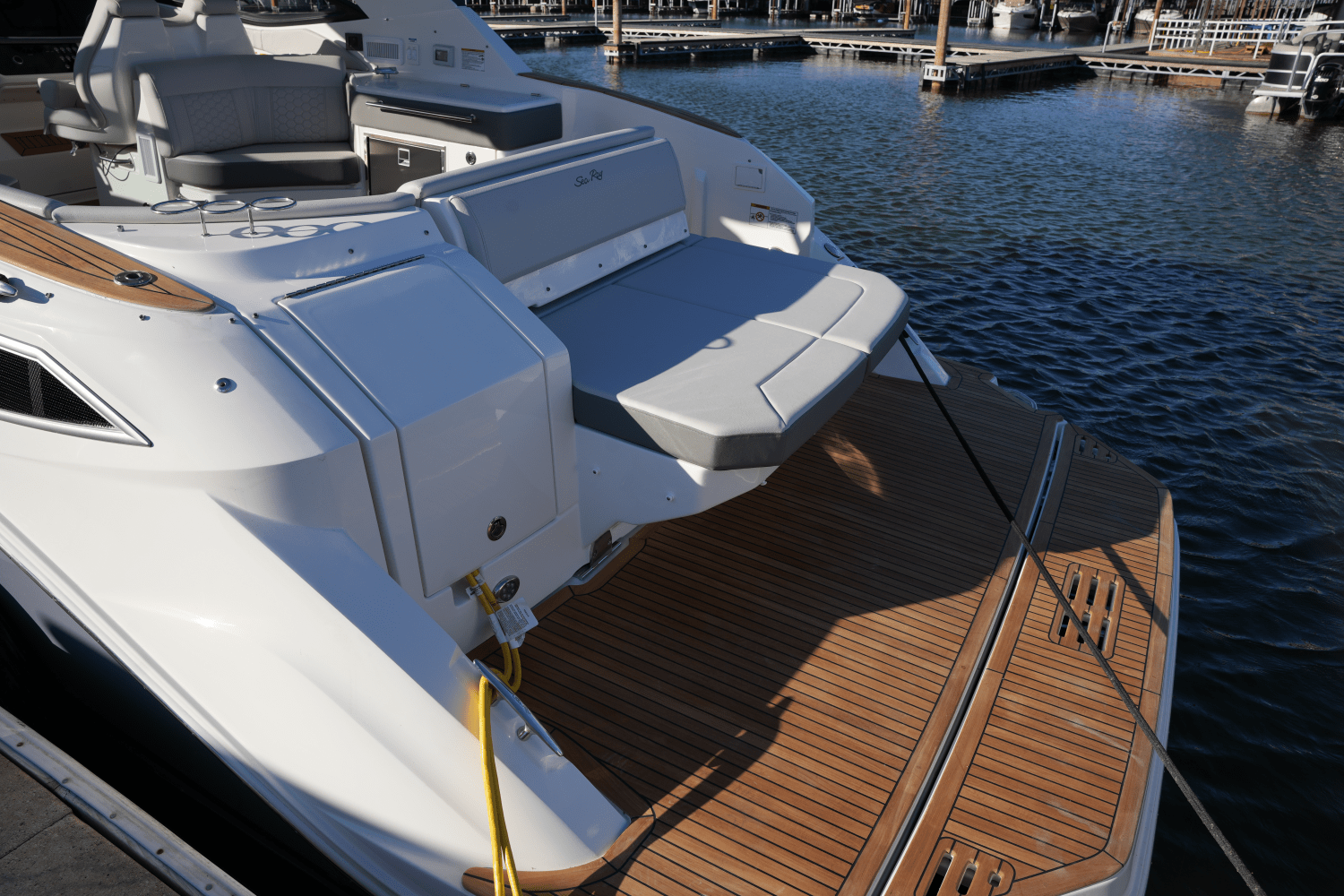 Slide: The Image of Sea Ray Sundancer 320 2025 - 3