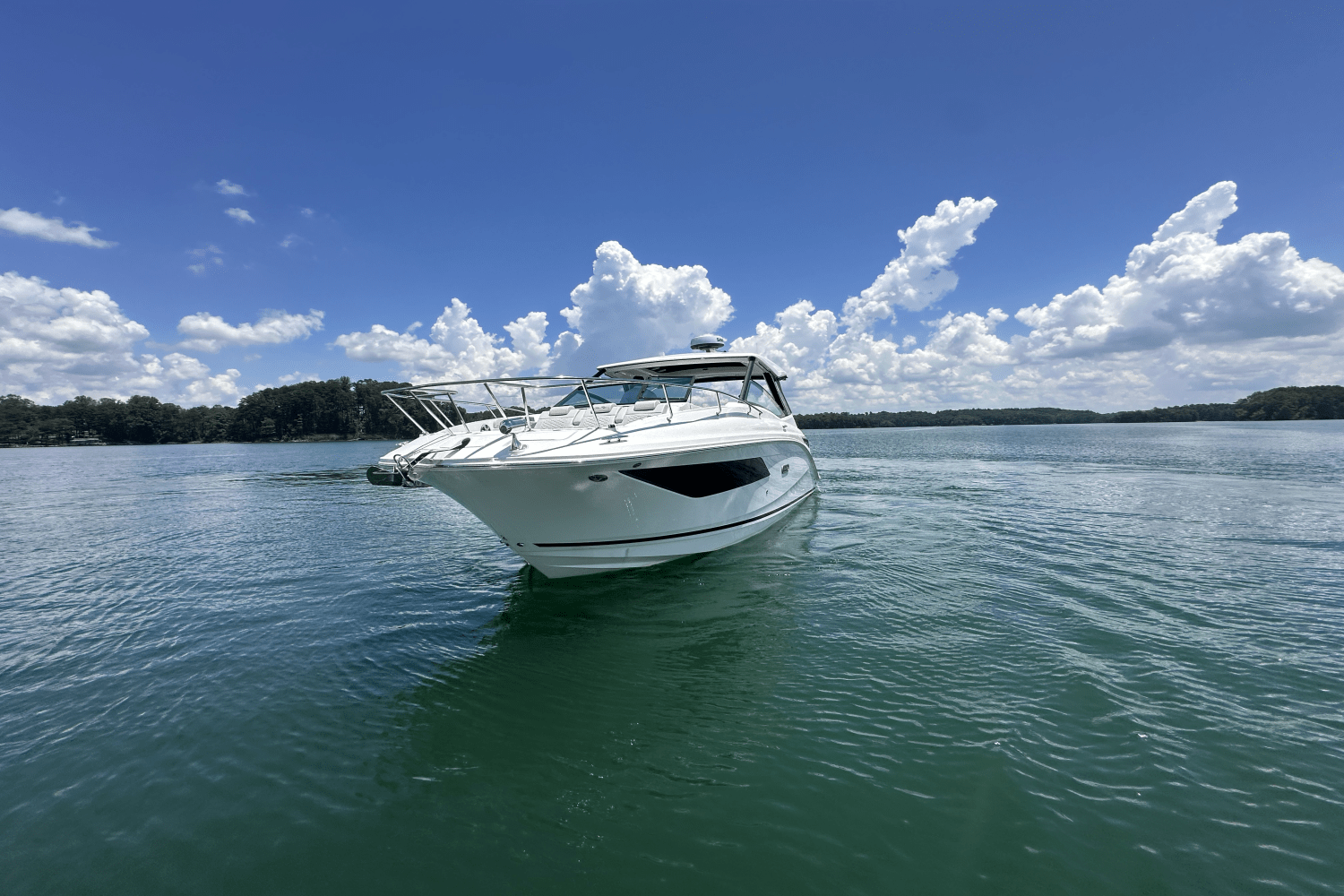 Slide: The Image of Sea Ray Sundancer 320 2025 - 3