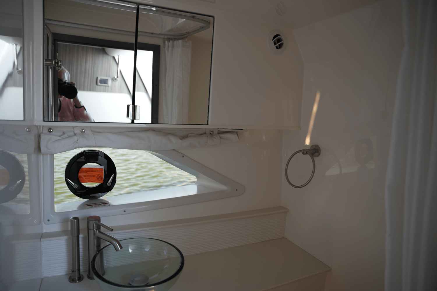 Slide: The Image of Sea Ray Sundancer 320 2025 - 30