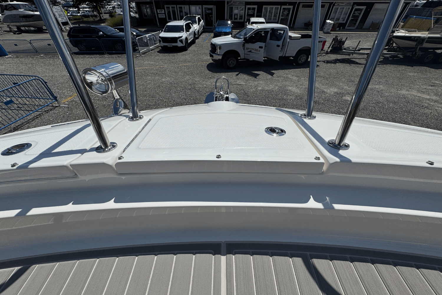 Slide: The Image of Sea Ray Sundancer 320 2025 - 36