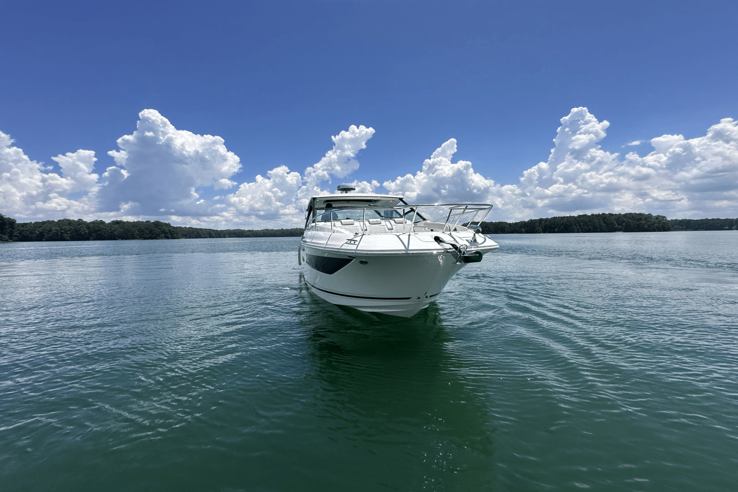 Slide: The Image of Sea Ray Sundancer 320 2025 - 4