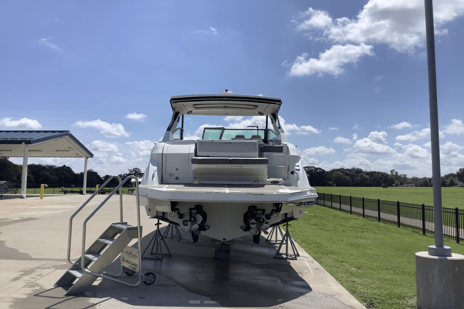 Slide: The Image of Sea Ray Sundancer 320 2025 - 4