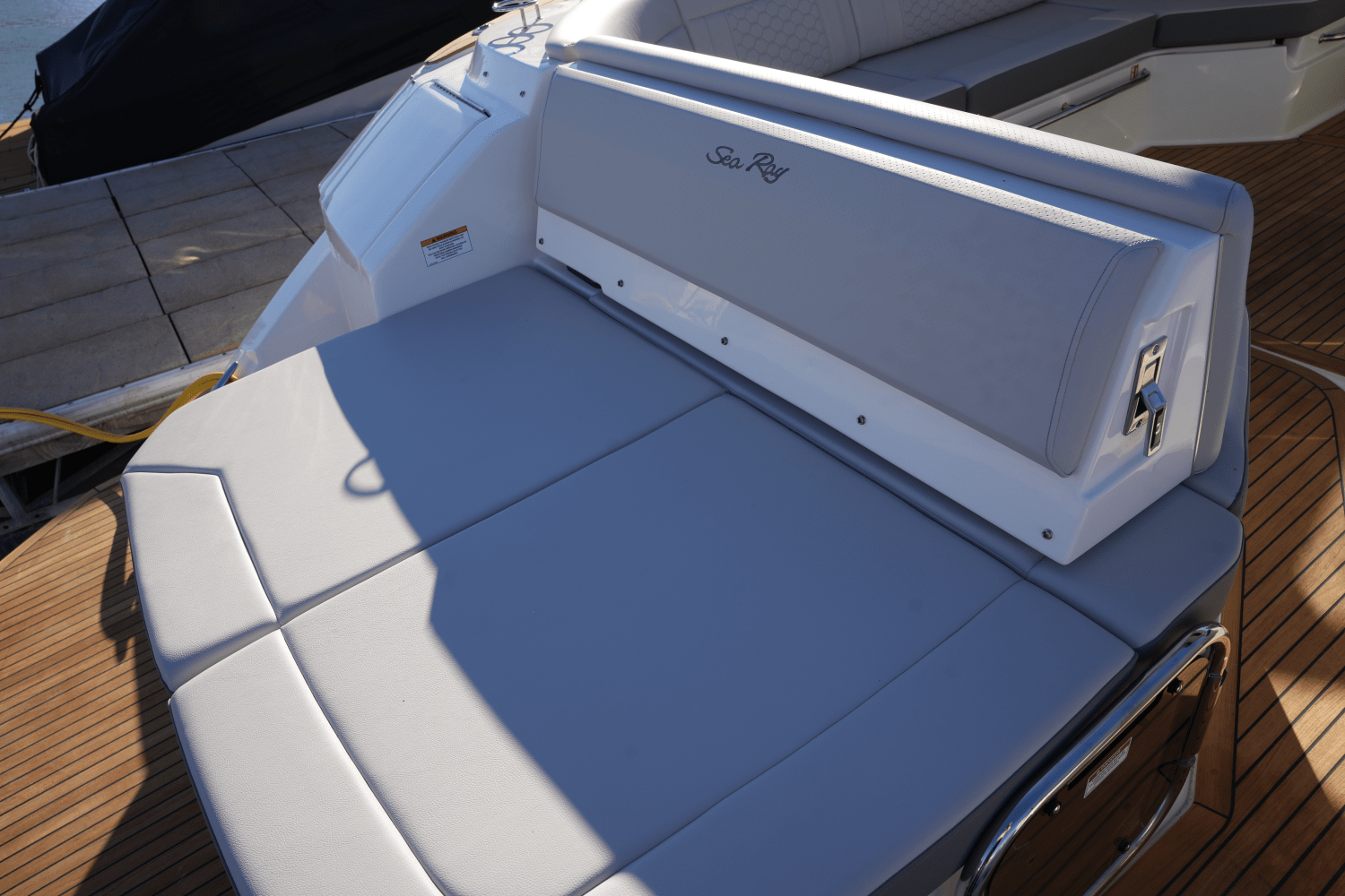 Slide: The Image of Sea Ray Sundancer 320 2025 - 5