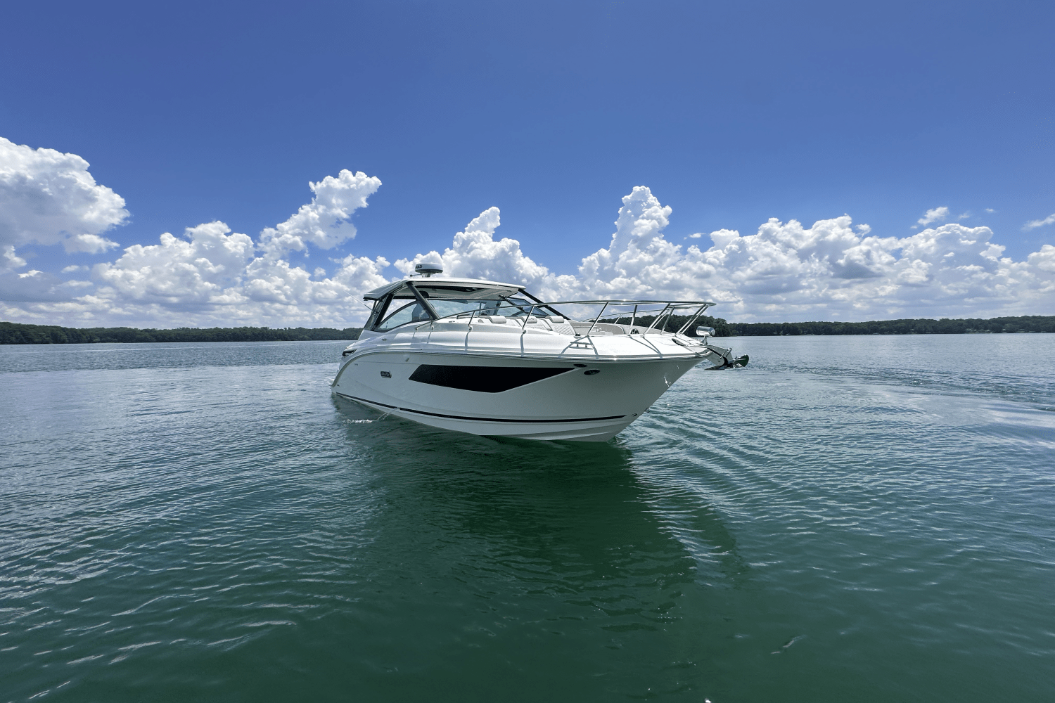 Slide: The Image of Sea Ray Sundancer 320 2025 - 5