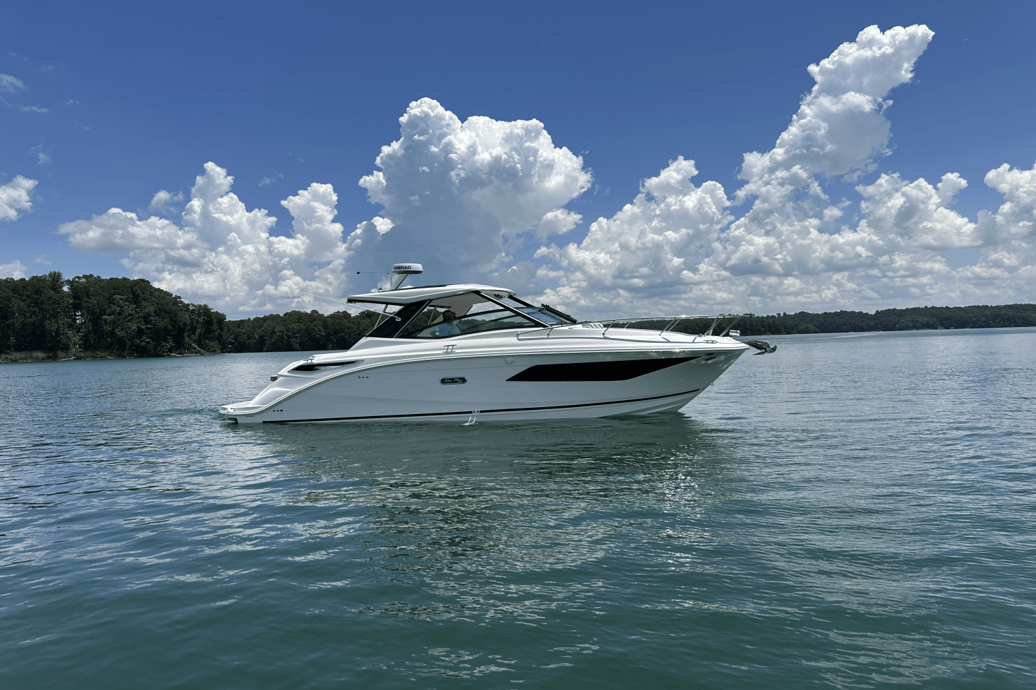 Slide: The Image of Sea Ray Sundancer 320 2025 - 6