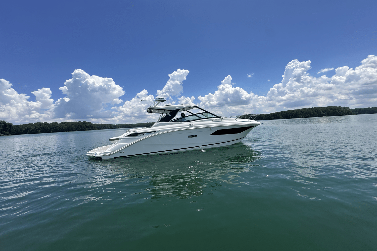 Slide: The Image of Sea Ray Sundancer 320 2025 - 7