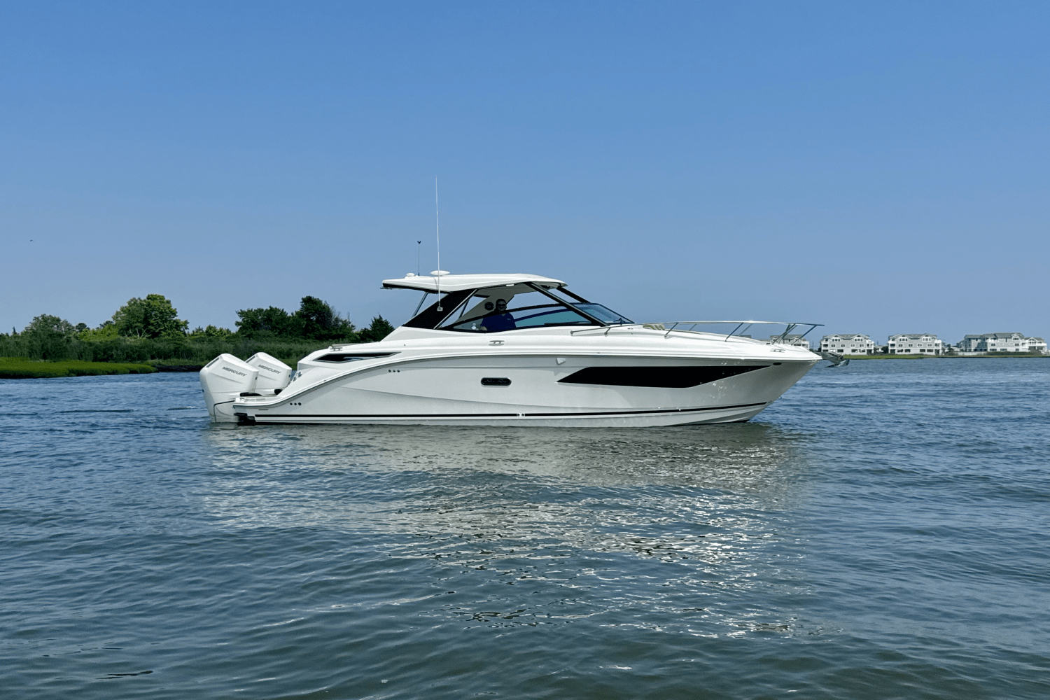 Slide: The Image of Sea Ray Sundancer 320 Outboard 2025 - 0