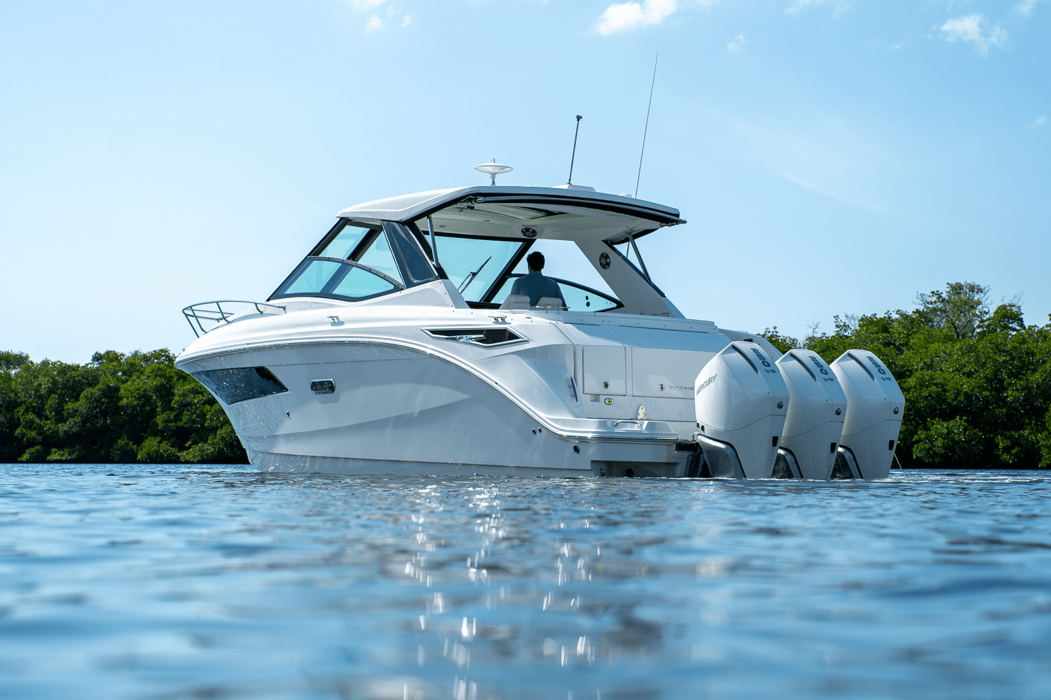 Slide: The Image of Sea Ray Sundancer 320 Outboard 2025 - 1