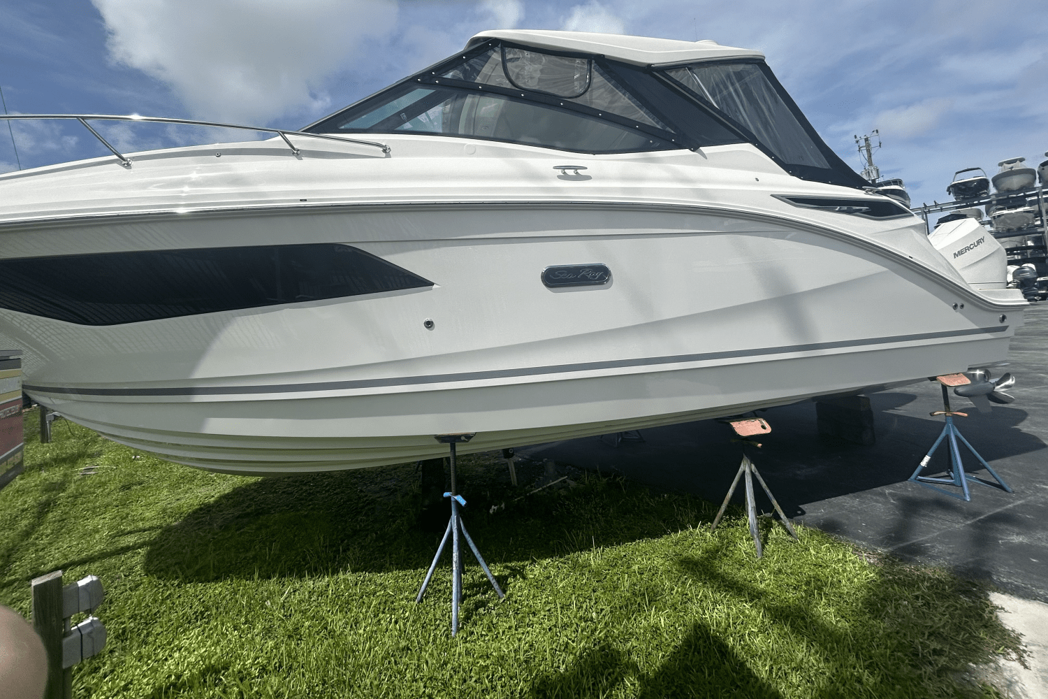 Slide: The Image of Sea Ray Sundancer 320 Outboard 2025 - 1