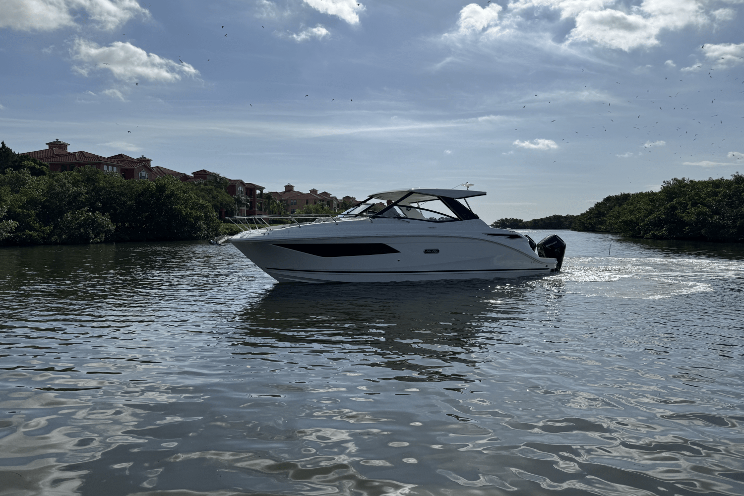 Slide: The Image of Sea Ray Sundancer 320 Outboard 2025 - 1