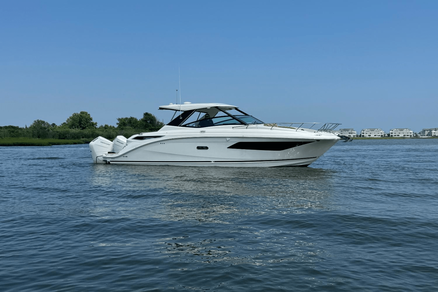 Slide: The Image of Sea Ray Sundancer 320 Outboard 2025 - 1