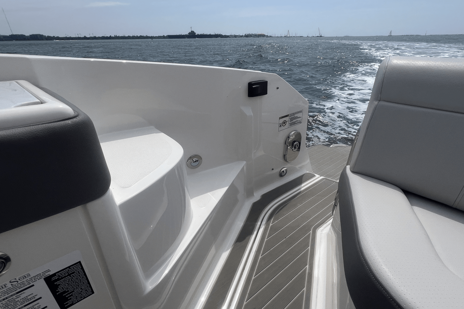 Slide: The Image of Sea Ray Sundancer 320 Outboard 2025 - 10