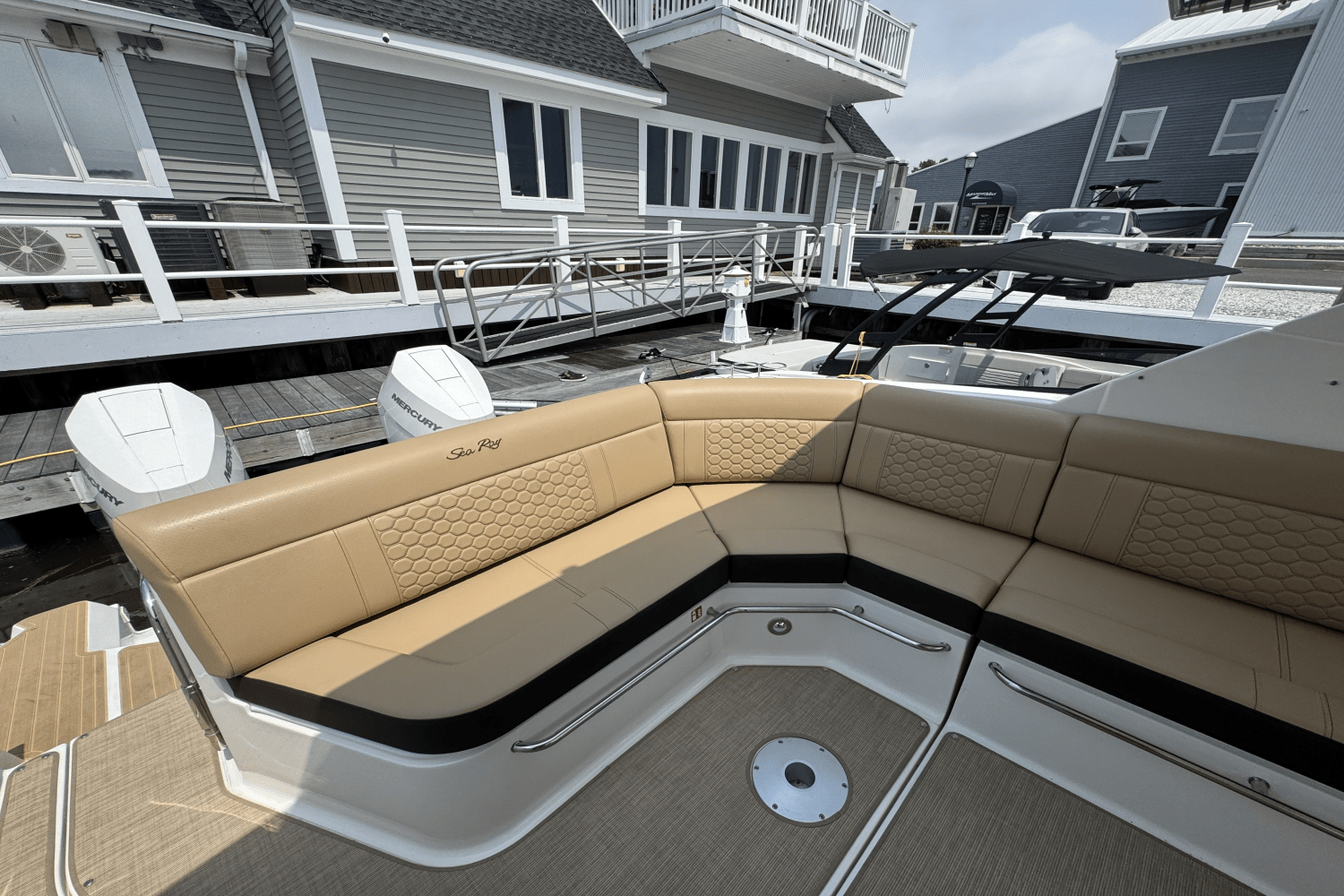 Slide: The Image of Sea Ray Sundancer 320 Outboard 2025 - 10