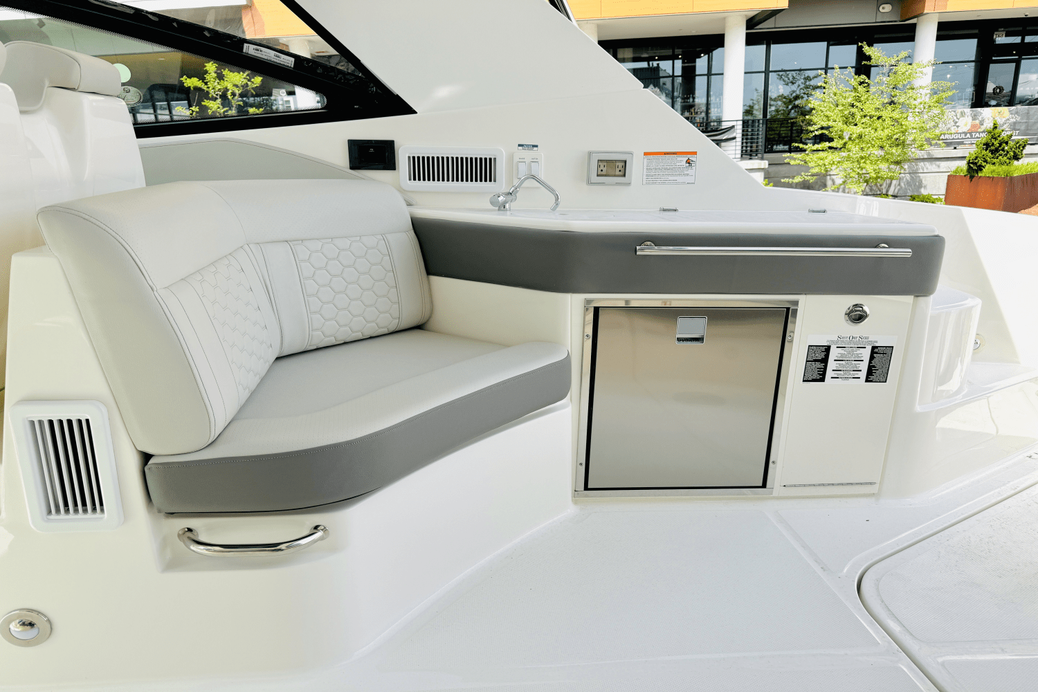 Slide: The Image of Sea Ray Sundancer 320 Outboard 2025 - 11