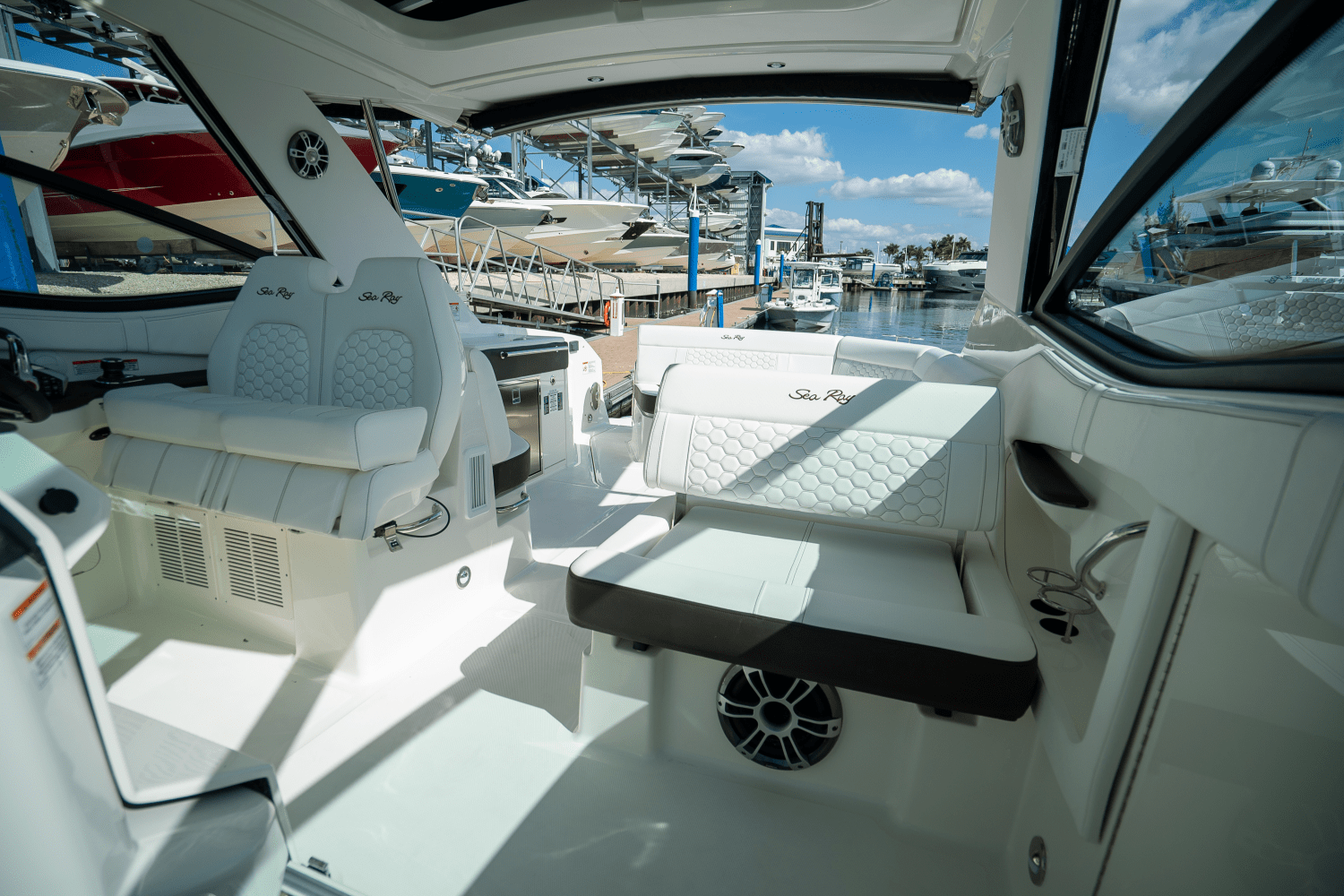 Slide: The Image of Sea Ray Sundancer 320 Outboard 2025 - 11