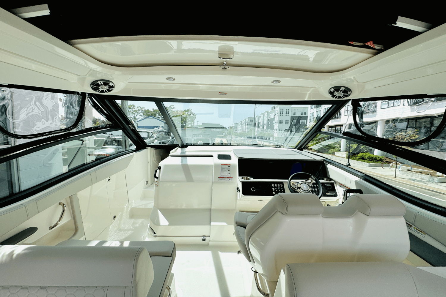 Slide: The Image of Sea Ray Sundancer 320 Outboard 2025 - 12