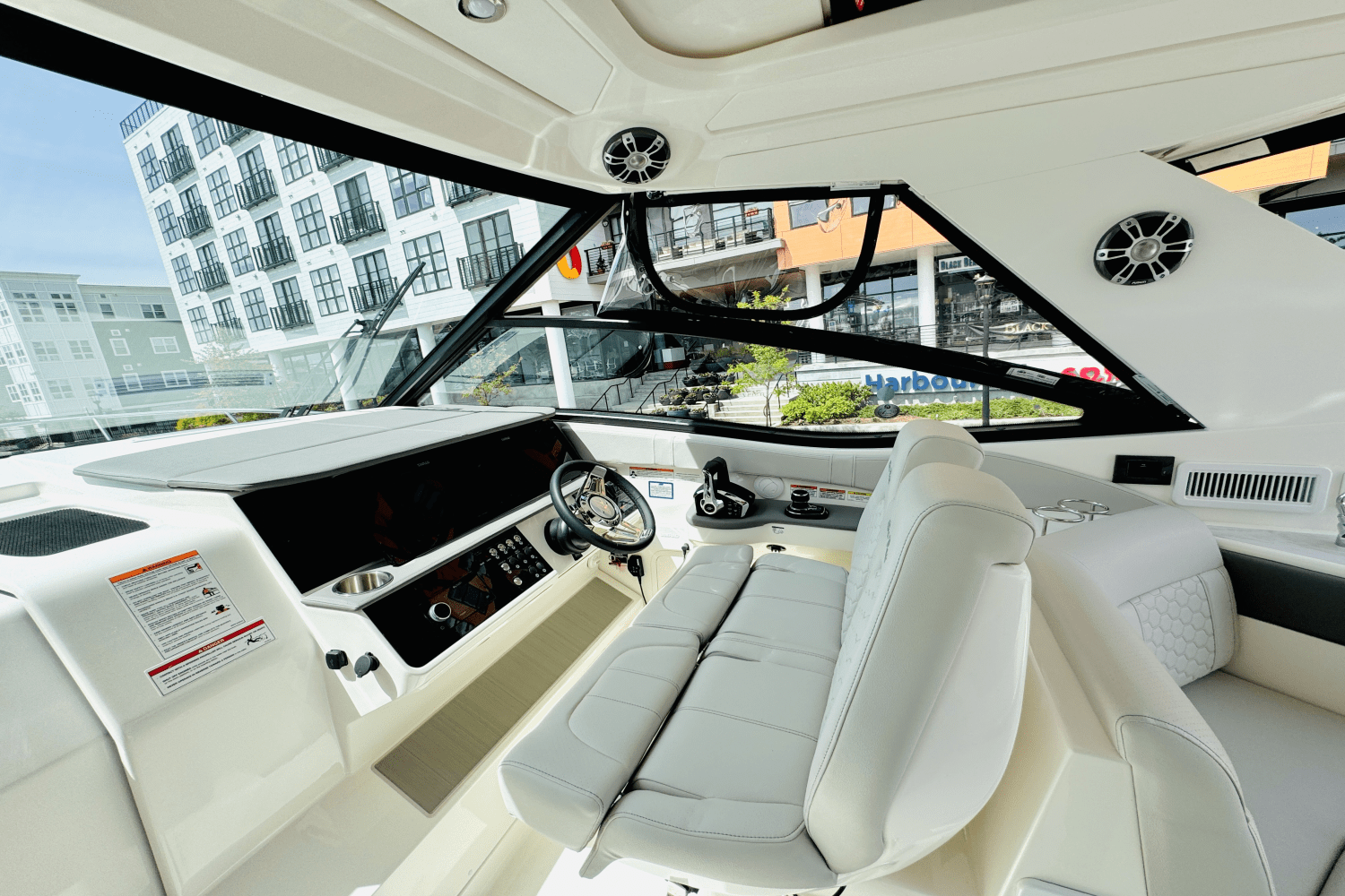 Slide: The Image of Sea Ray Sundancer 320 Outboard 2025 - 13