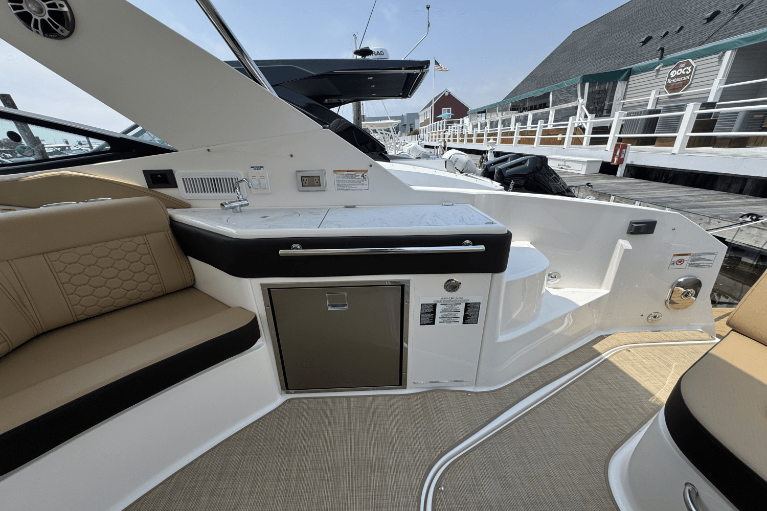 Slide: The Image of Sea Ray Sundancer 320 Outboard 2025 - 13