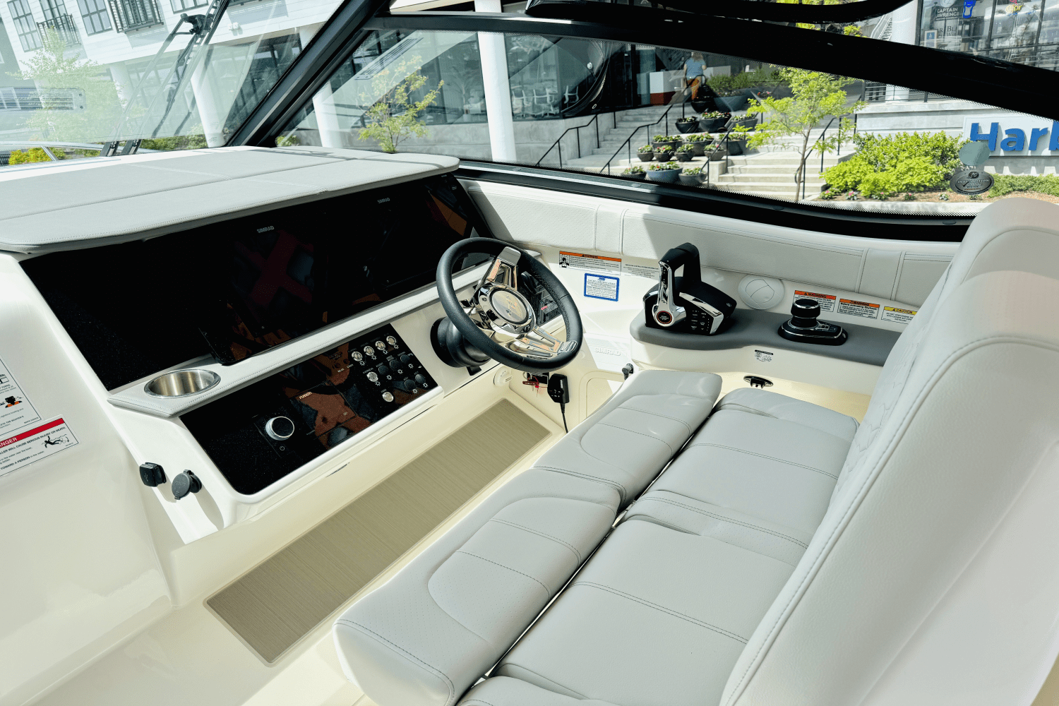 Slide: The Image of Sea Ray Sundancer 320 Outboard 2025 - 14