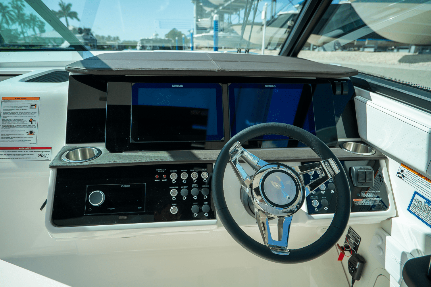 Slide: The Image of Sea Ray Sundancer 320 Outboard 2025 - 14