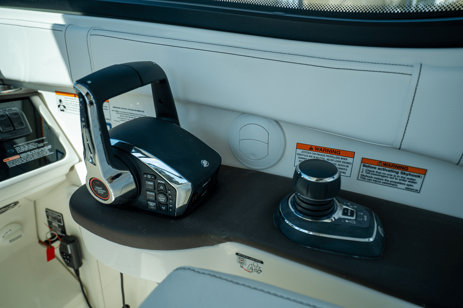 Slide: The Image of Sea Ray Sundancer 320 Outboard 2025 - 15