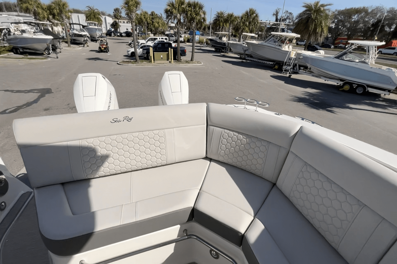 Slide: The Image of Sea Ray Sundancer 320 Outboard 2025 - 15
