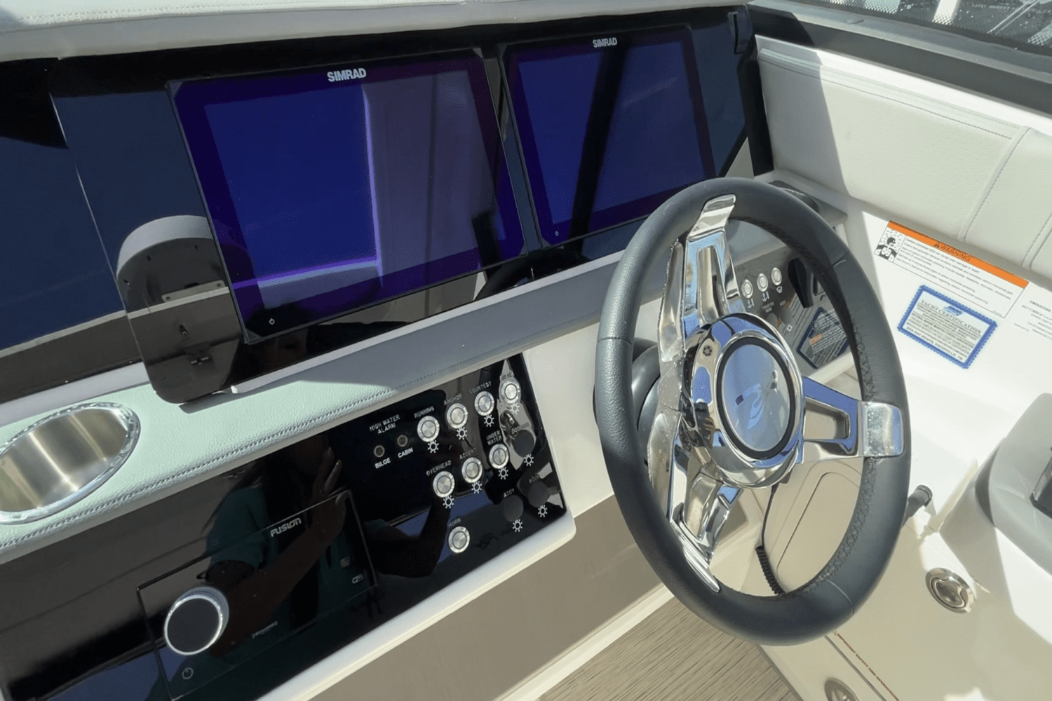 Slide: The Image of Sea Ray Sundancer 320 Outboard 2025 - 16