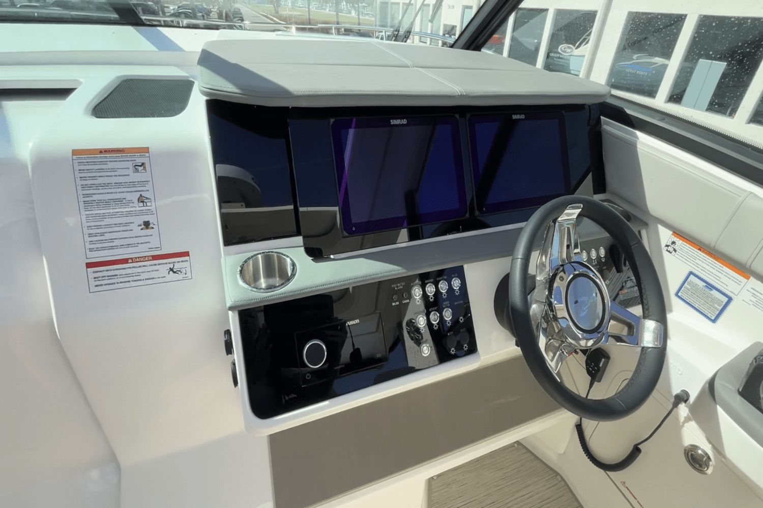 Slide: The Image of Sea Ray Sundancer 320 Outboard 2025 - 17