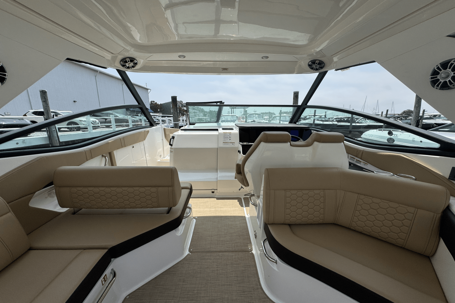 Slide: The Image of Sea Ray Sundancer 320 Outboard 2025 - 17