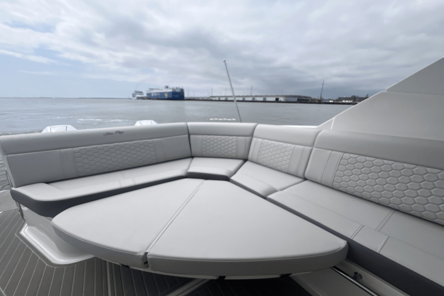 Slide: The Image of Sea Ray Sundancer 320 Outboard 2025 - 18