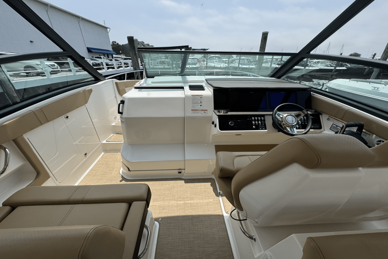 Slide: The Image of Sea Ray Sundancer 320 Outboard 2025 - 19