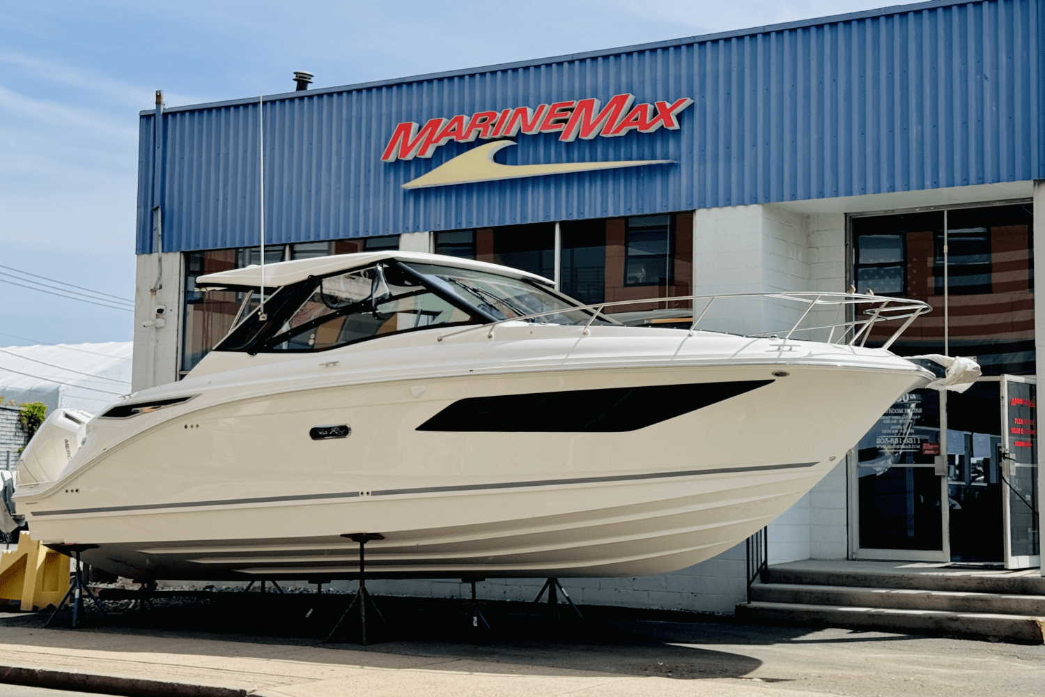 Slide: The Image of Sea Ray Sundancer 320 Outboard 2025 - 2